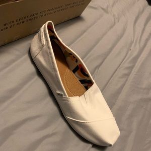 Brand new never been worn white rims size 11